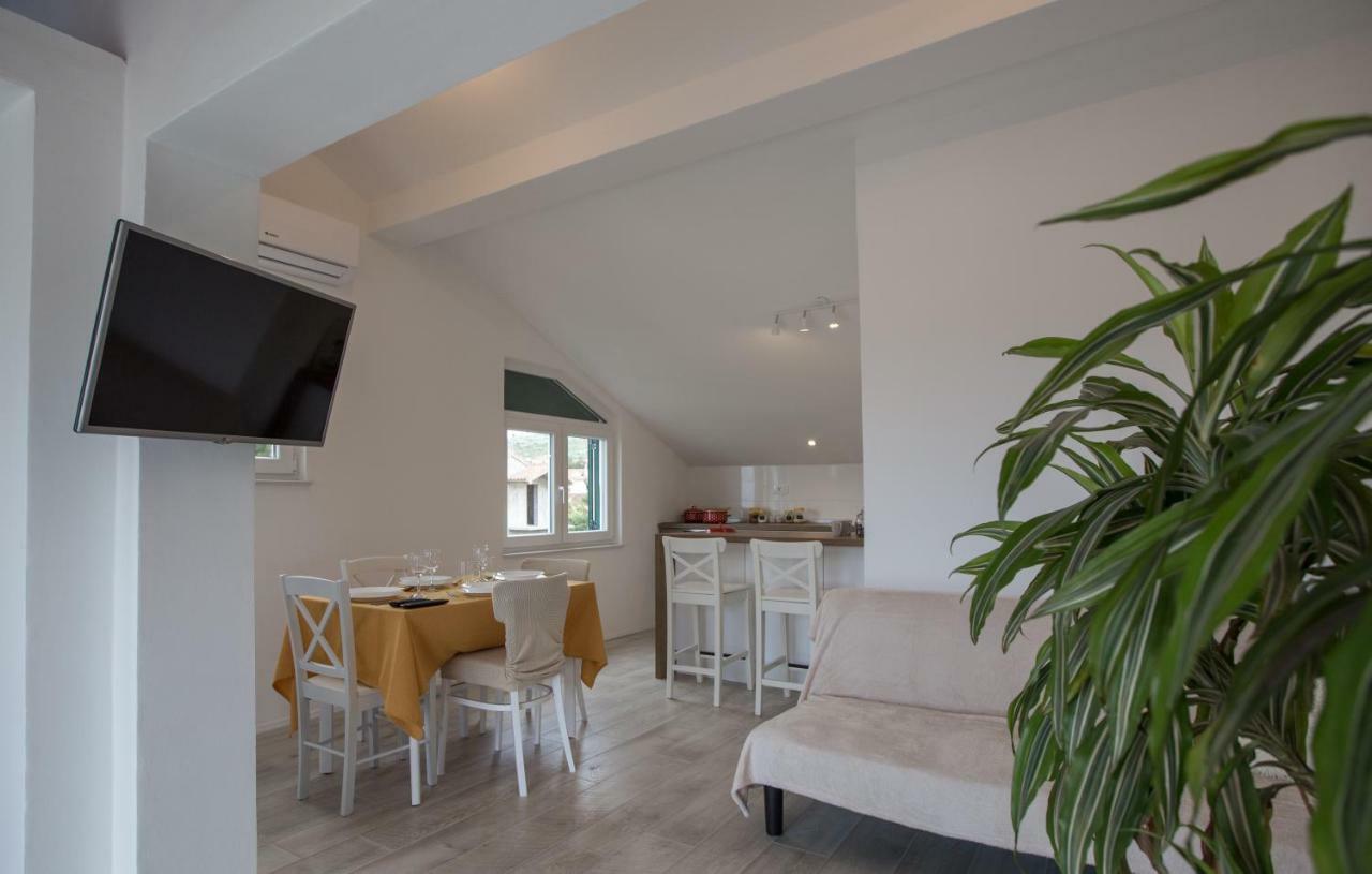 Relaxing Whole Top Floor Apartment By The Sea Zaboric Exterior foto